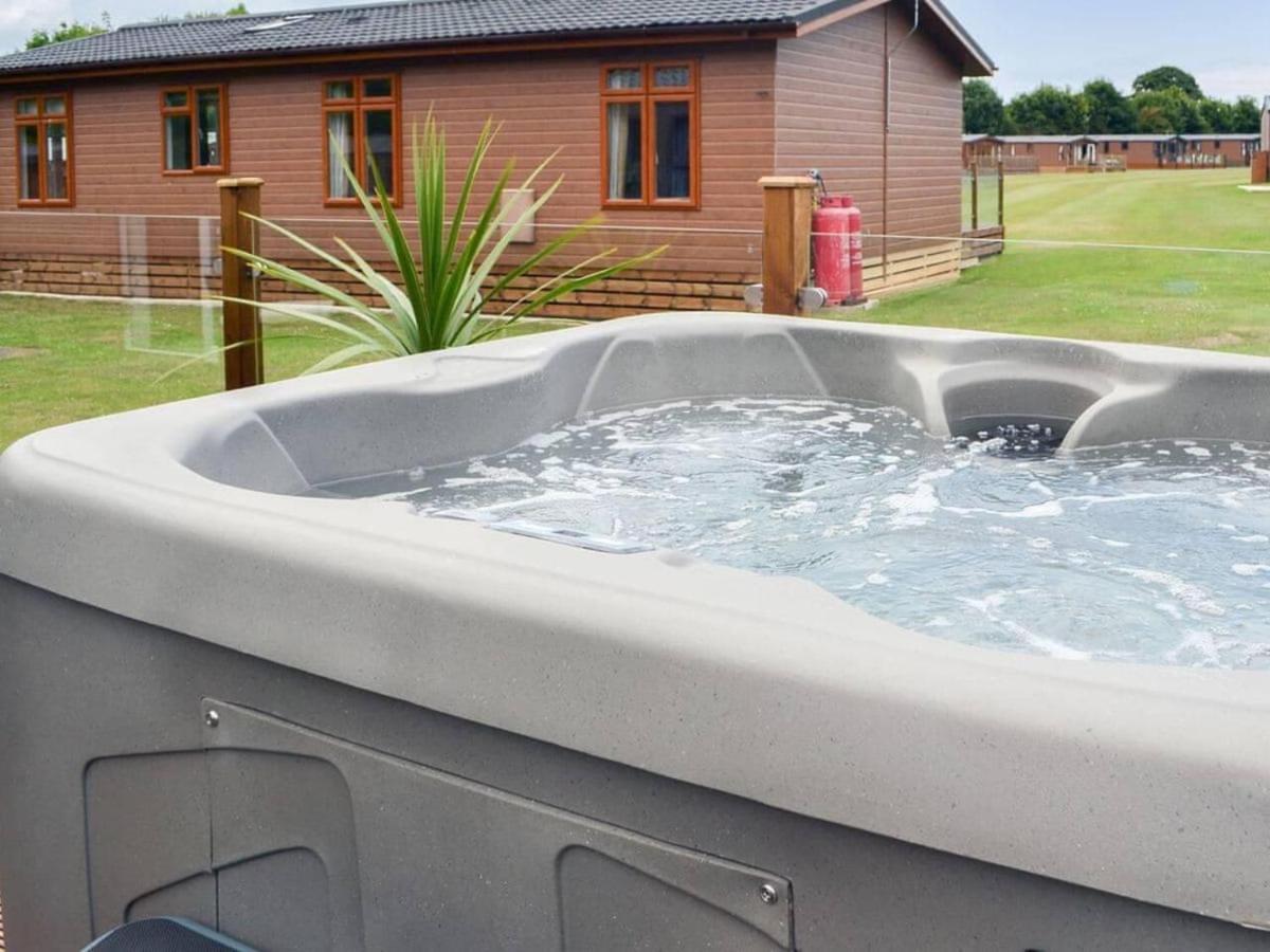 Luxury Boutique Style Lodge With Hot Tub Bridlington Eksteriør bilde