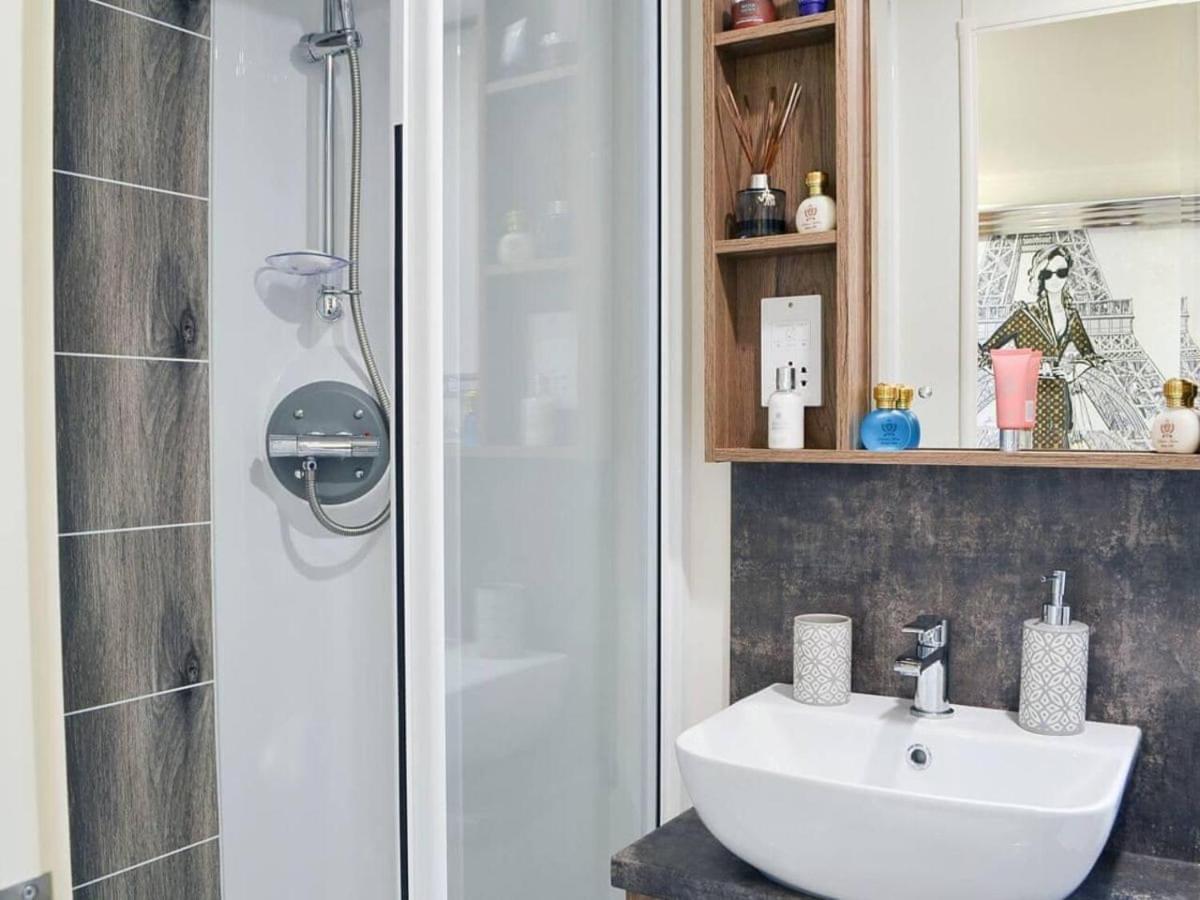 Luxury Boutique Style Lodge With Hot Tub Bridlington Eksteriør bilde
